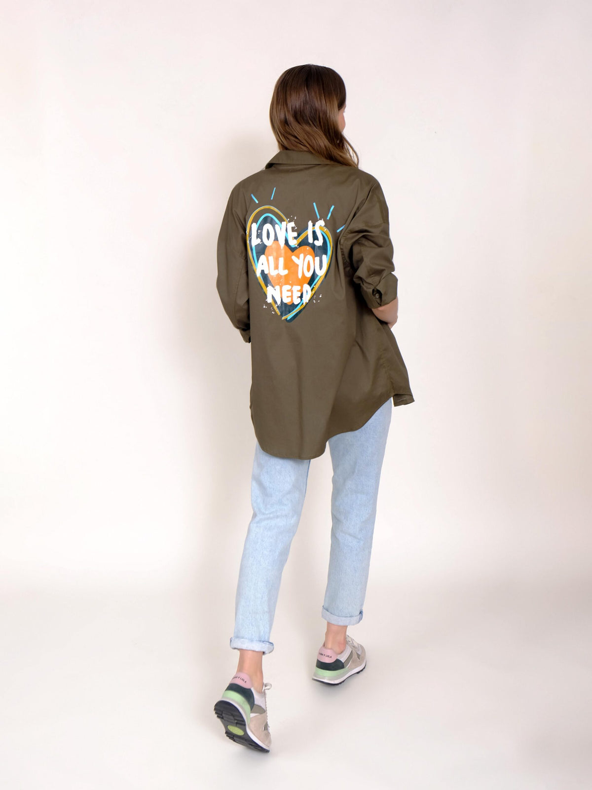 Sobrecamisa Love is all you need [Venta de Garaje]