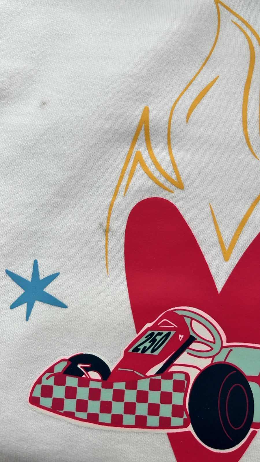 Buzo Corazón en llamas - Marfil [Venta de Garaje]