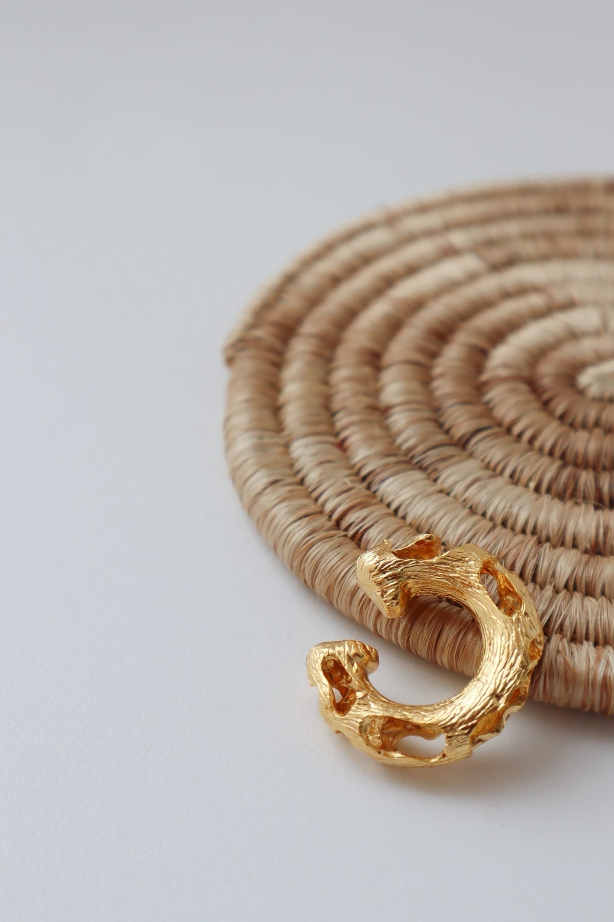 Ear Cuff De Lagunas Sin Tejido