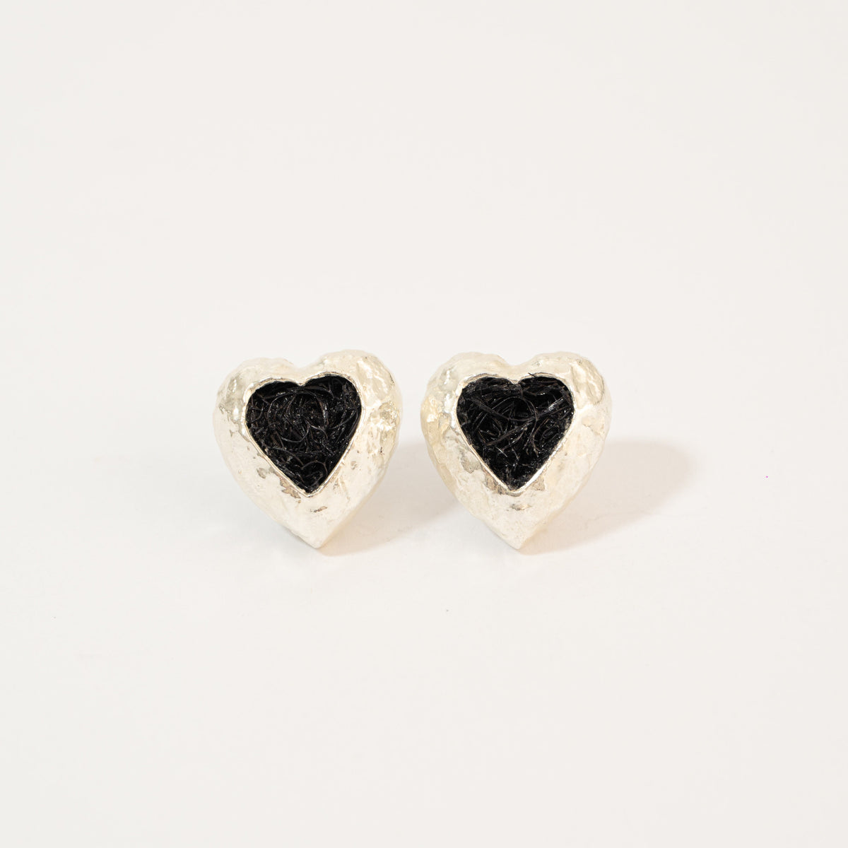 Aretes Corazón De Relieve Tejido